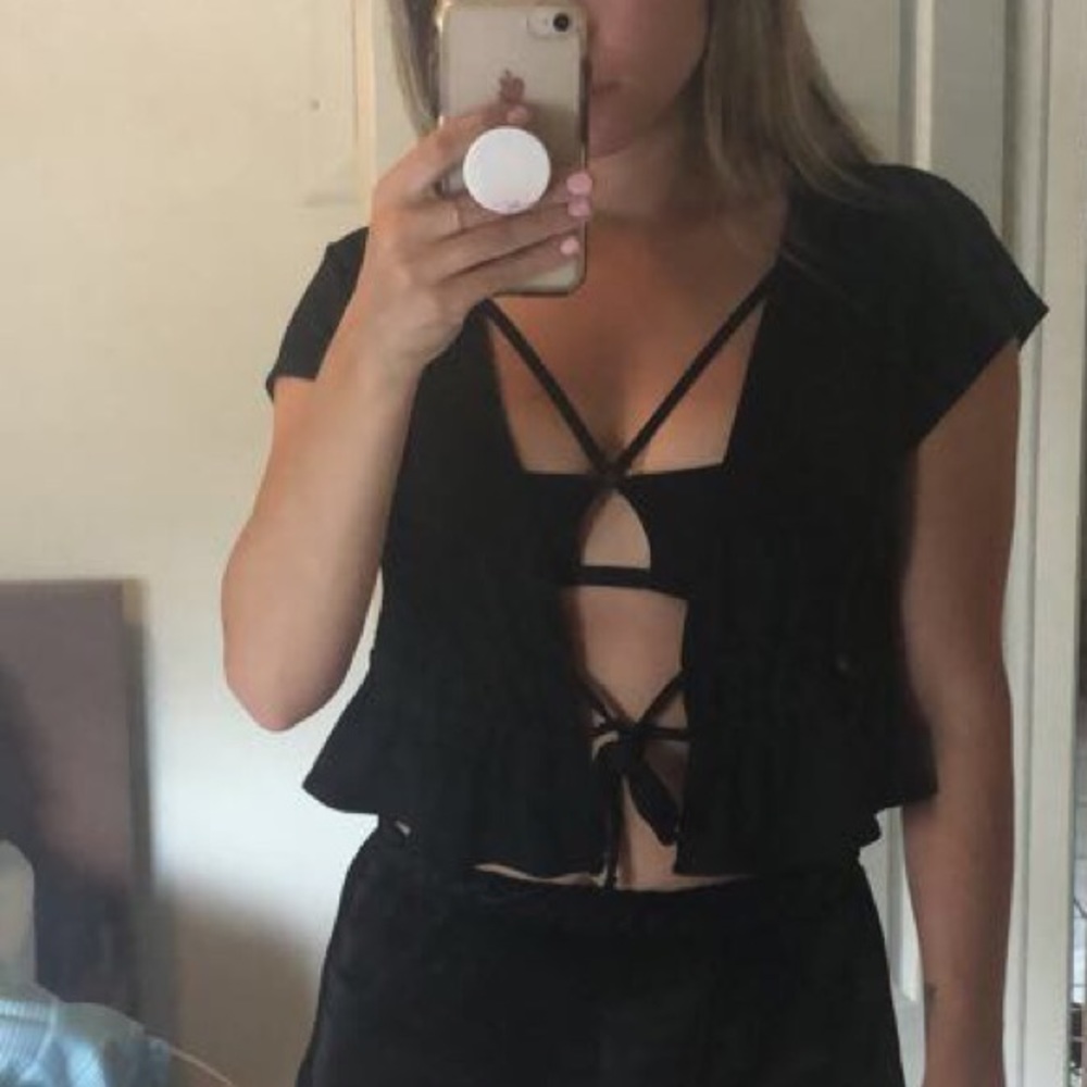 Tie up shirt in black BNWT size large